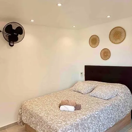 Estudios Hl Frente Al Metro Barcelona-aeropuerto Apartment L'Hospitalet de Llobregat