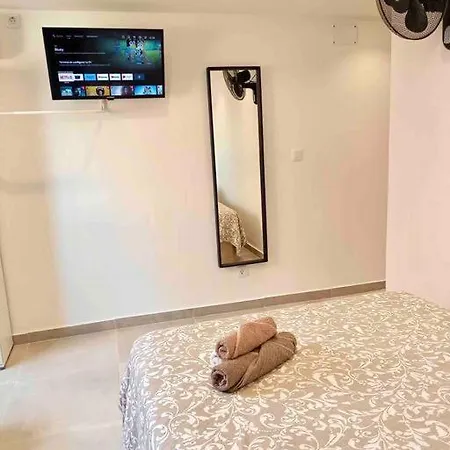 Apartment Estudios Hl Frente Al Metro Barcelona-aeropuerto *